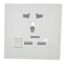 Prise murale blanche multi-port – USB, Type-C et secteur