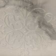 Carreau en porcelaine décoratif – Gravure brillante