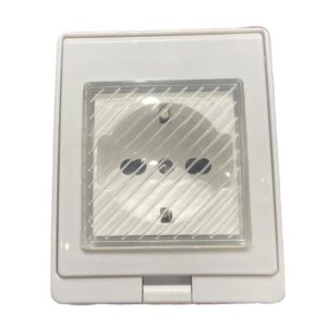 Prise blanche avec capot protecteur