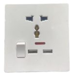 Prise blanche avec USB et interrupteur